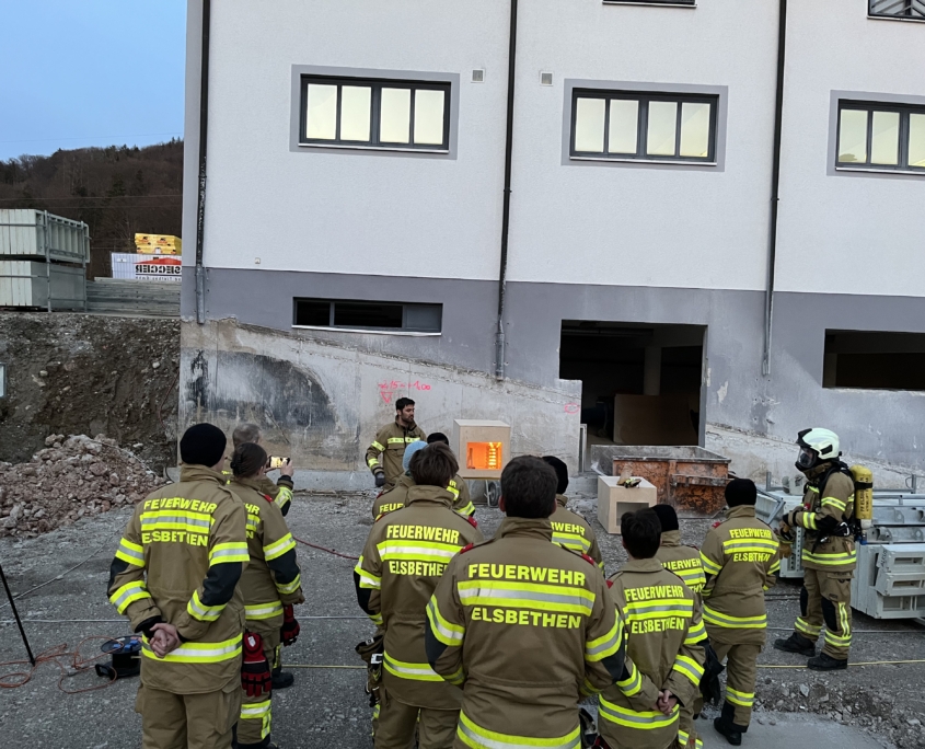 Übung Wohnungsbrand anhand eines Modells