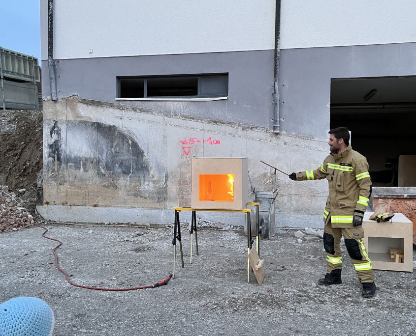 Übung Wohnungsbrand anhand eines Modells