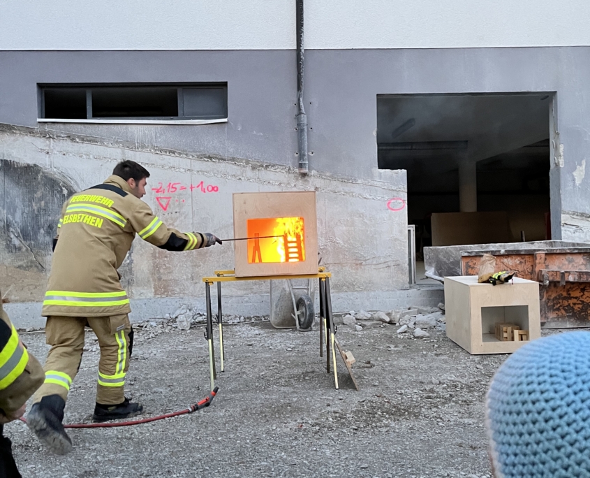 Übung Wohnungsbrand anhand eines Modells
