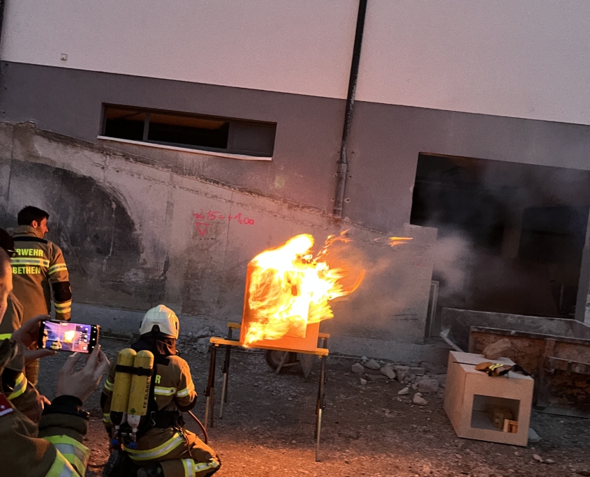Übung Wohnungsbrand anhand eines Modells